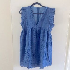 Adorable blue dress with side pockets
